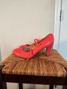 Chase + Chloe Coral Pink Mary Jane Heels with Cutout Detail size 11